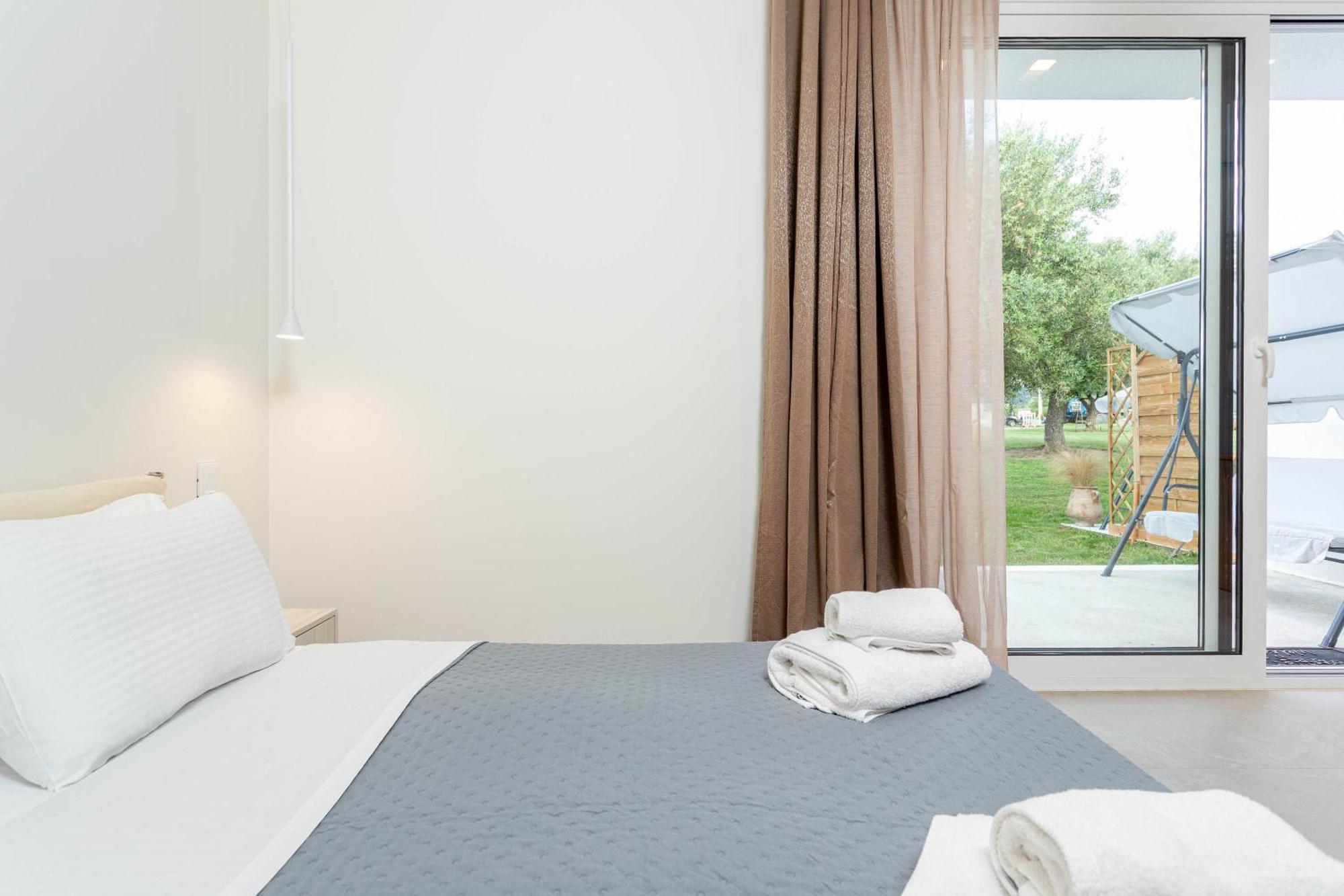 Mellagia Suites Kassandreia Esterno foto